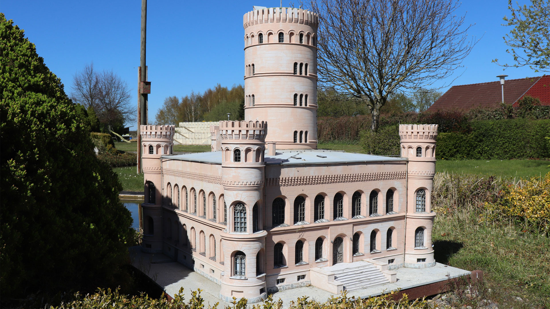 Das Jagdschloss Granitz als Miniatur im Rügen Park